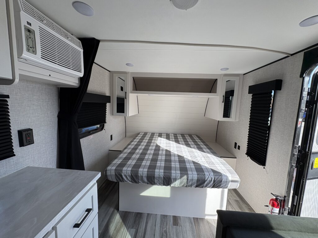 2025 Jayco Jay Flight SLX Series(M-175 FQ - 22')